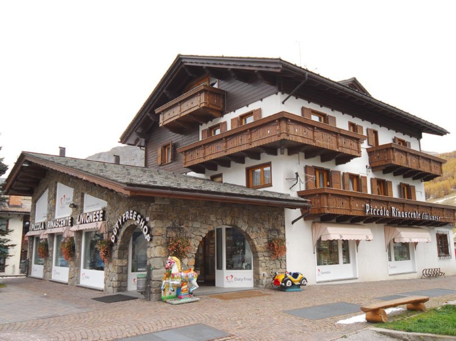 https://www.valtellinaok.com/Foto/Negozi/96/rinascente livigno.jpg